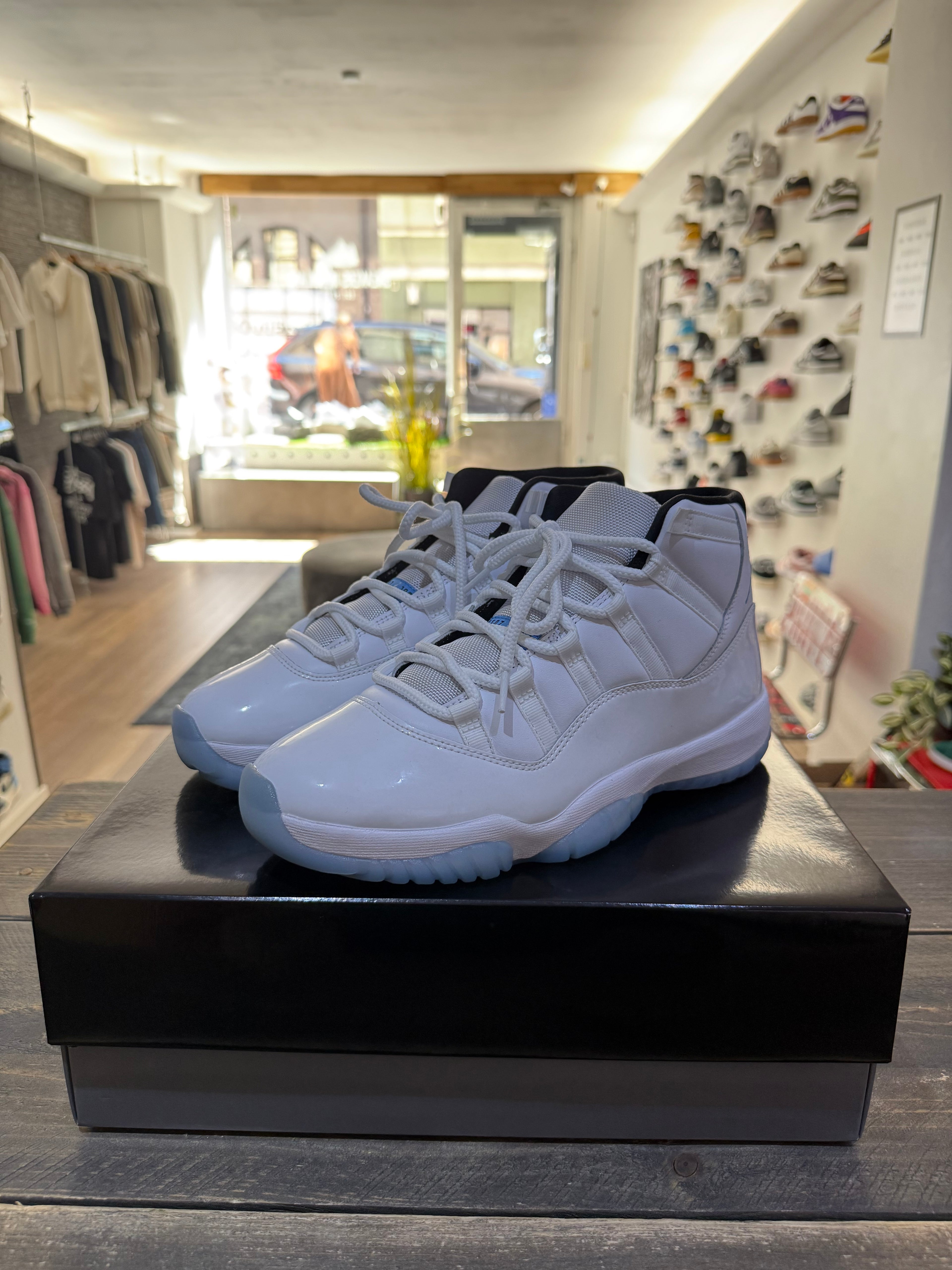 Jordan 11 Retro Legend Blue (2024) (Eu: 44,5)
