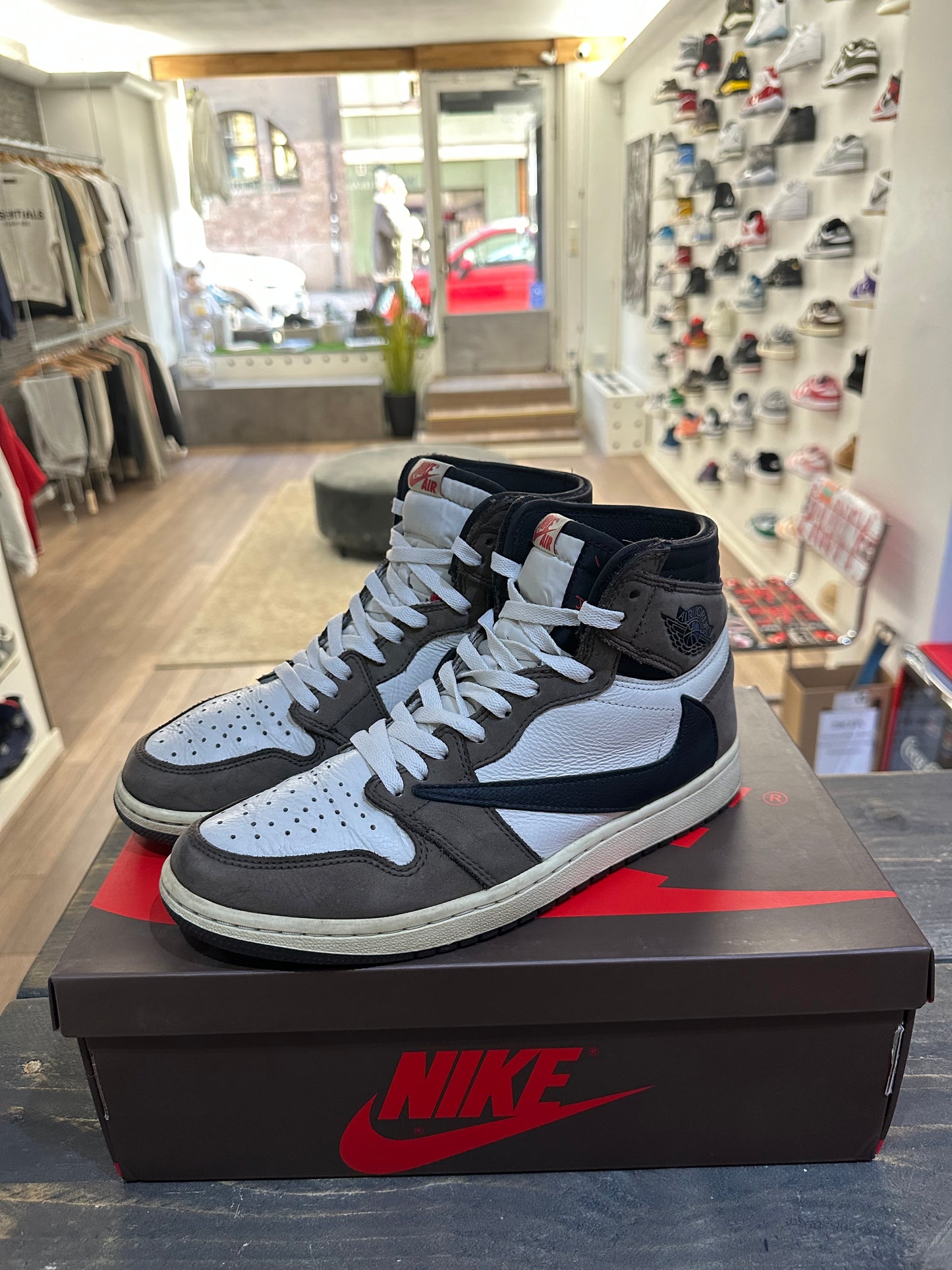 Jordan 1 Retro High Travis Scott (Eu: 44)