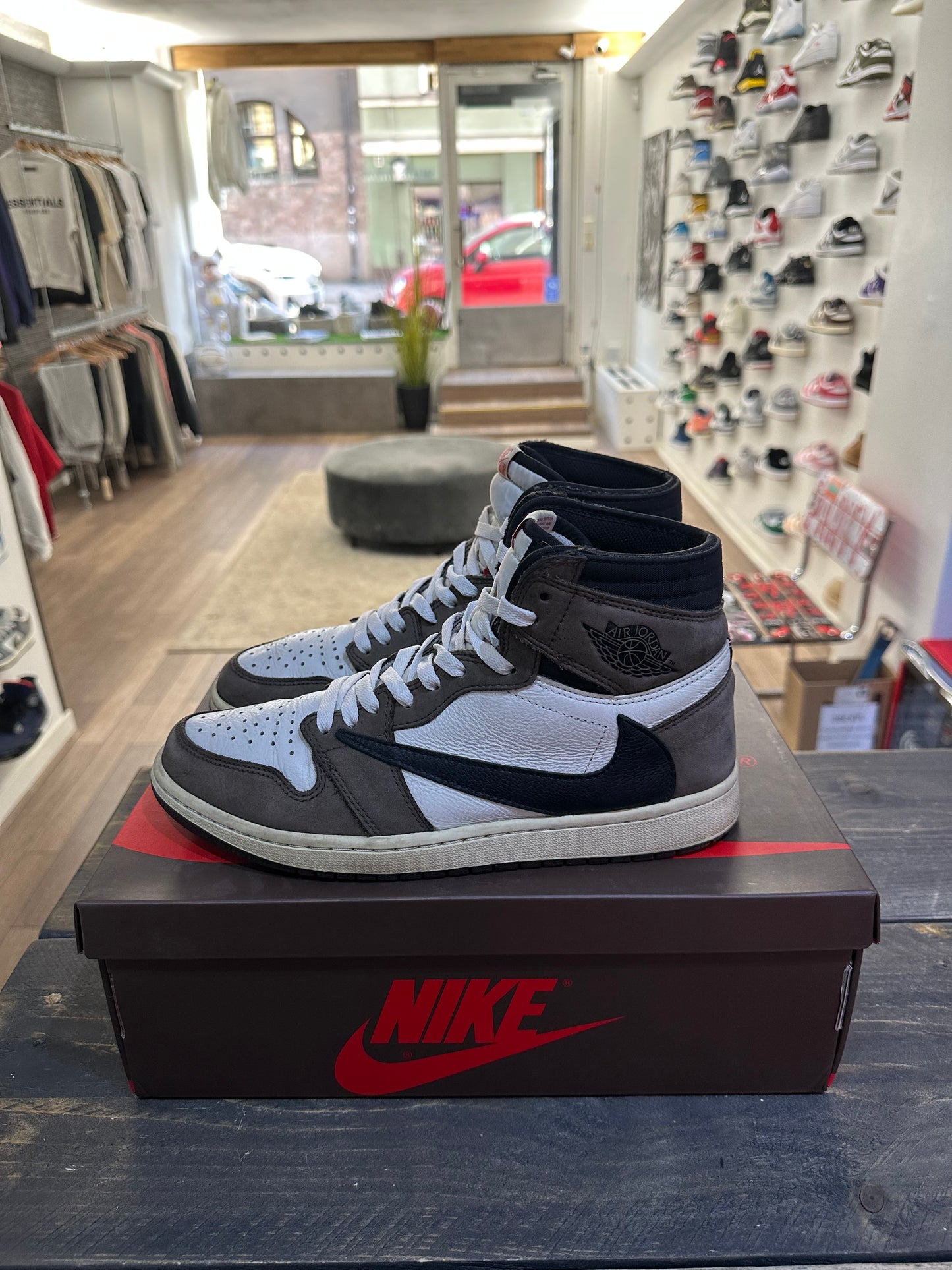 Jordan 1 Retro High Travis Scott (Eu: 44)