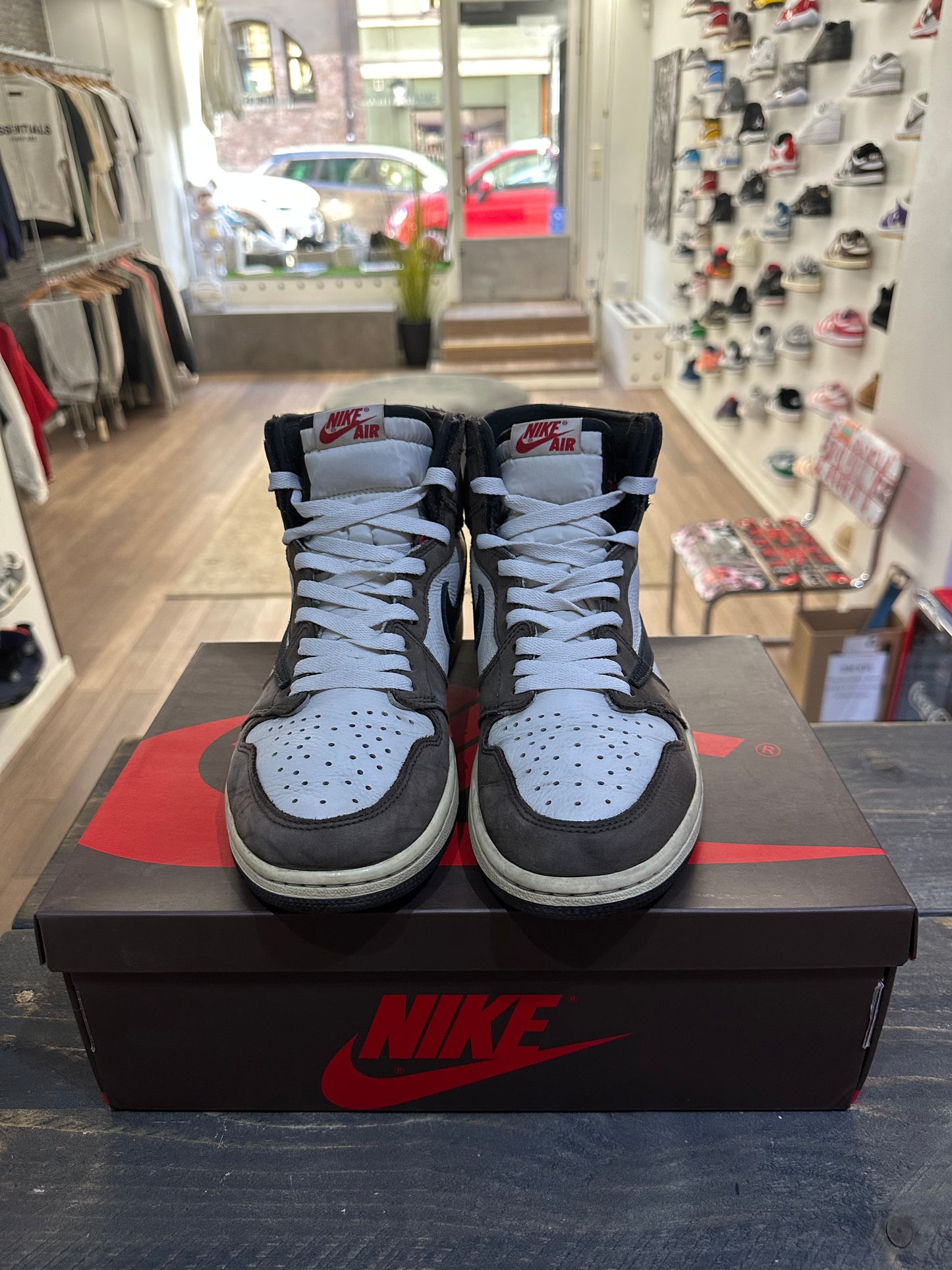 Jordan 1 Retro High Travis Scott (Eu: 44)