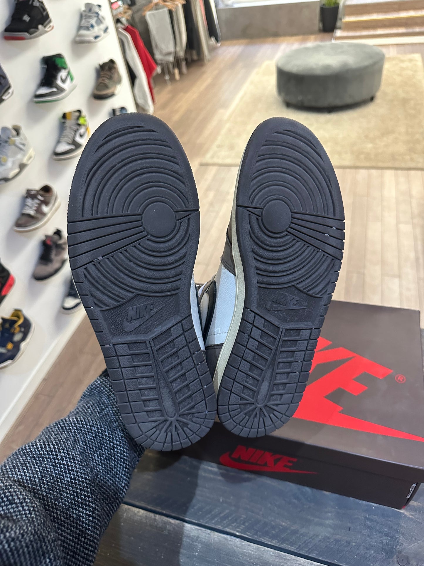 Jordan 1 Retro High Travis Scott (Eu: 44)