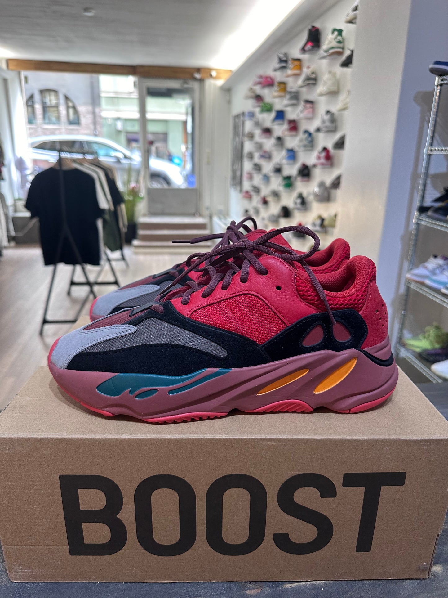 Yeezy Boost 700 Hi-Res Red (Eu: 44 2/3)