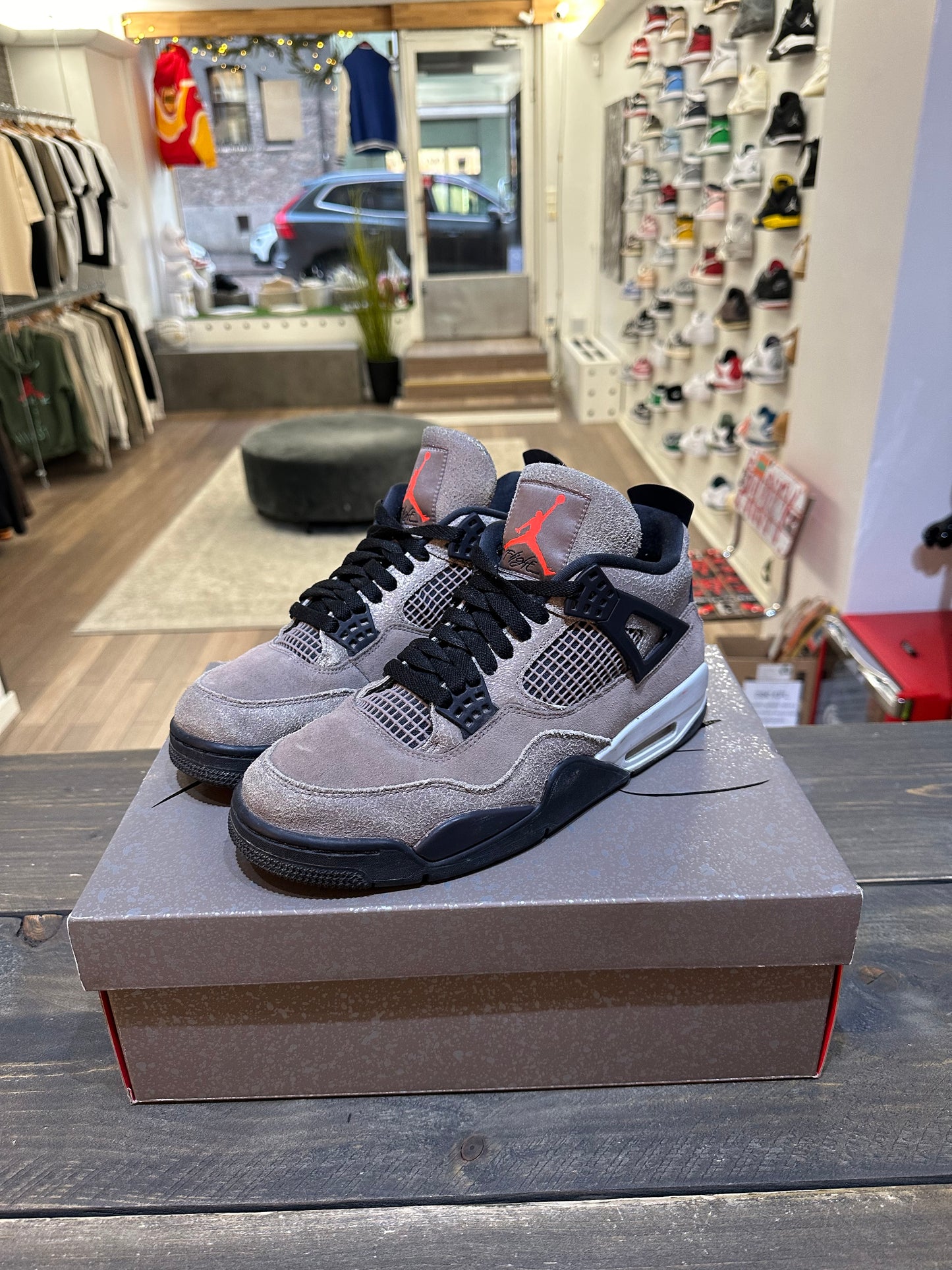 Jordan 4 Retro Taupe Haze (Eu: 43)