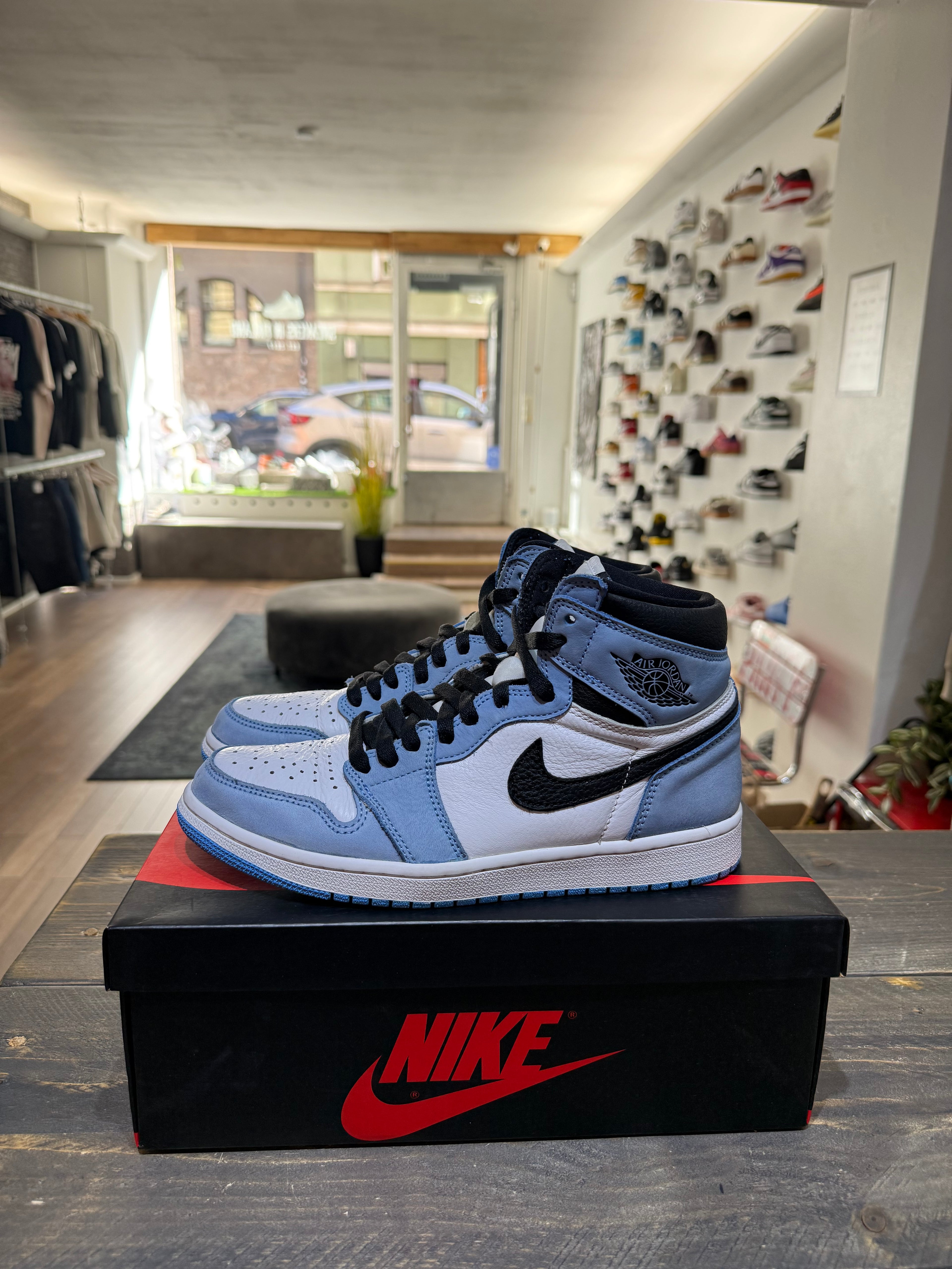 Jordan 1 Retro High OG University Blue (Eu: 42)