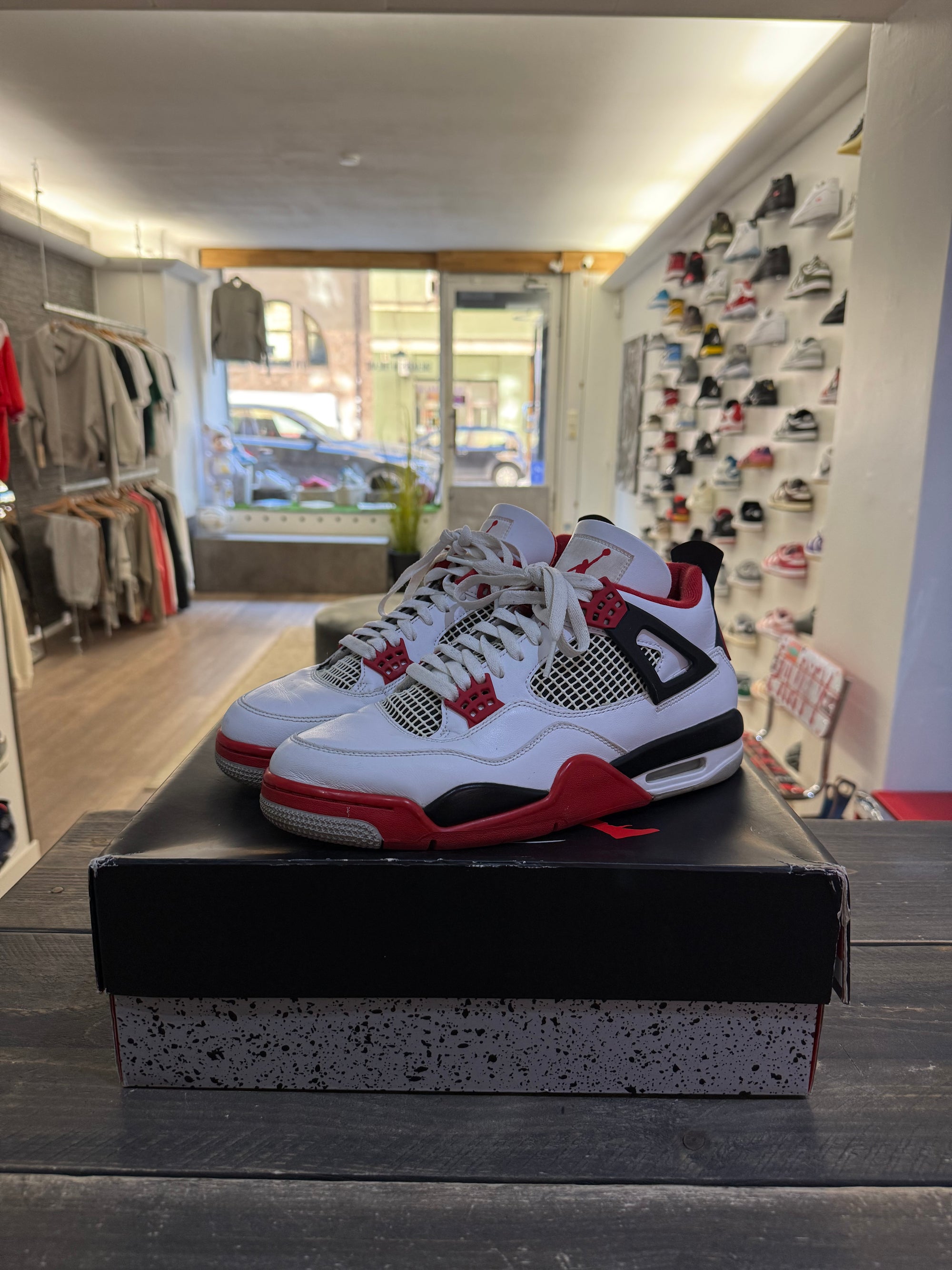Jordan 4 Retro Fire Red (2020) (Eu: 44.5)