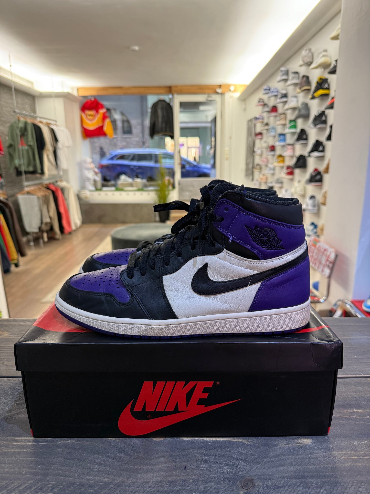 Jordan 1 Retro High Court Purple (Eu: 46)