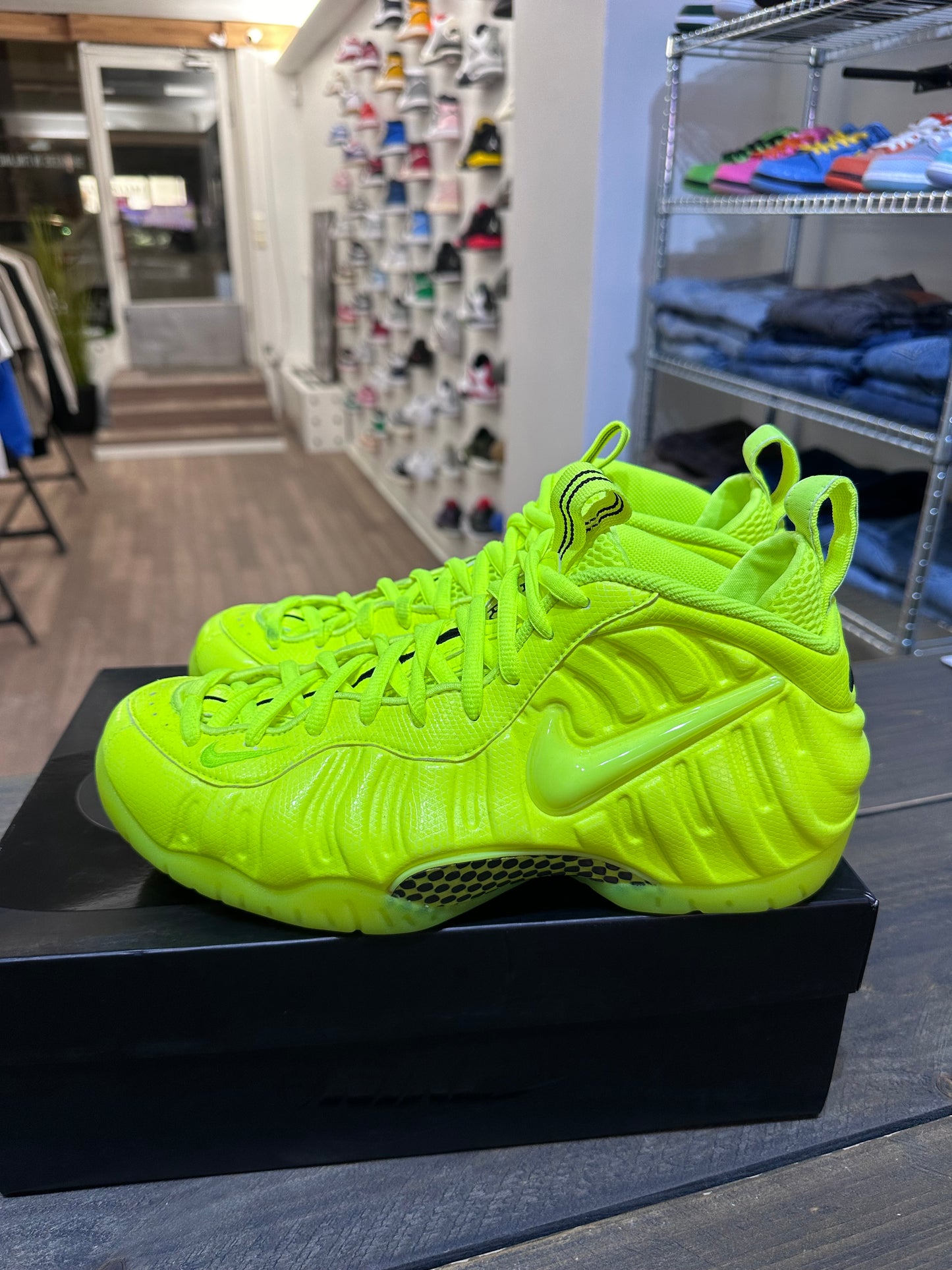 Nike Air Foamposite Pro Volt (2021)